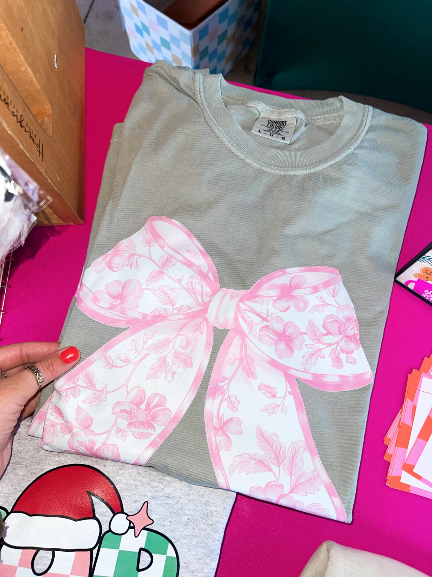 Pink bow graphic tee- comfort colors ☻